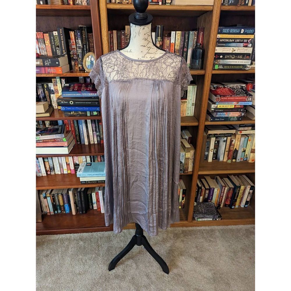 Sisley lavender lace top pleated short sleeve silky dress nwot sz s